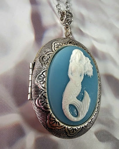 Oceanic-Inspired Mermaid Locket, Beach-Themed Necklace with Secret Photo Chamber, 304 Stainless Steel Chain