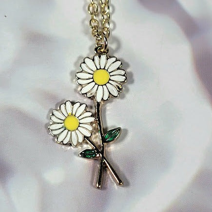 Charming Twin Daisy Necklace, Delicate Floral Elegance Pendant