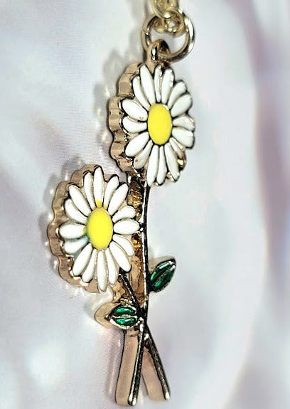 Charming Twin Daisy Necklace, Delicate Floral Elegance Pendant