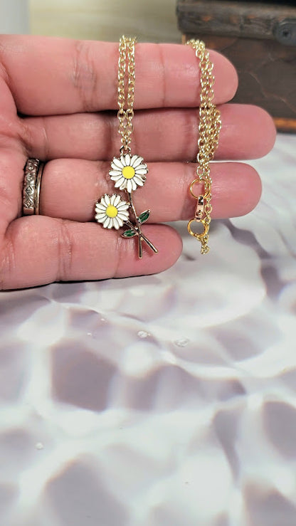 Charming Twin Daisy Necklace, Delicate Floral Elegance Pendant