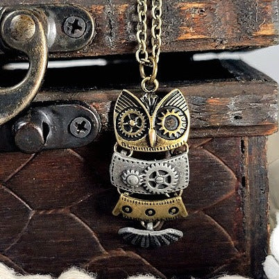 Steampunk Owl Necklace with Gears, Mechanical Owlet Charm on Antique Bronze Chain, Vintage-Inspired Night Bird Jewelry with Movement