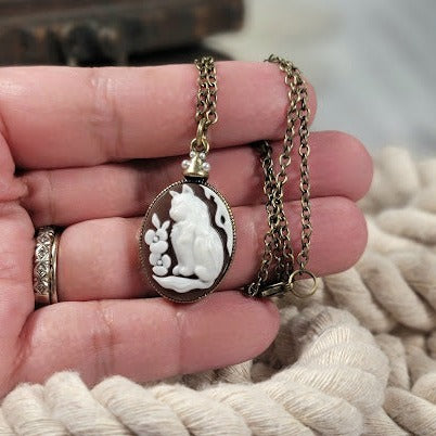 Elegant Feline Cat Cameo Necklace, Pearl-Adorned Cat Pendant, Unique Gift for Cat Enthusiasts