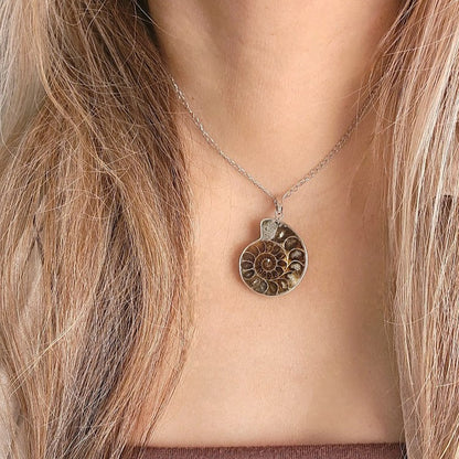 Fossil-Inspired Pattern Necklace, Earthy Brown Ammolite Pendant, 304 Stainless Steel Chain, Unique Gift for Nature Lover