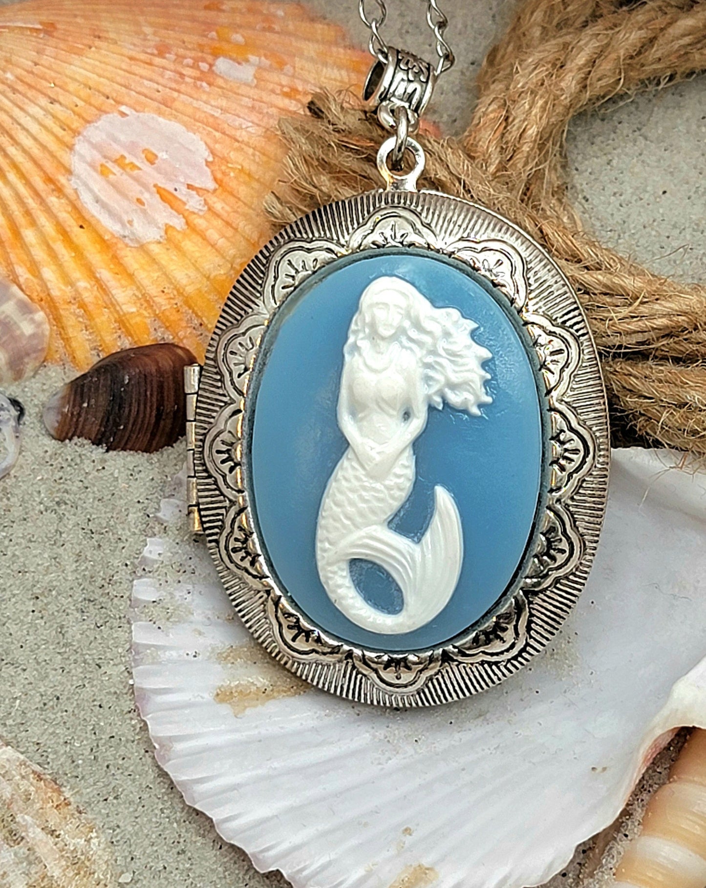 Oceanic-Inspired Mermaid Locket, Beach-Themed Necklace with Secret Photo Chamber, 304 Stainless Steel Chain