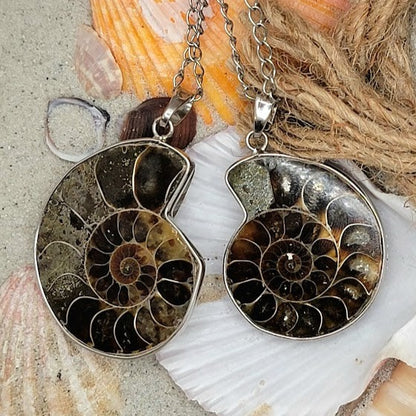 Fossil-Inspired Pattern Necklace, Earthy Brown Ammolite Pendant, 304 Stainless Steel Chain, Unique Gift for Nature Lover