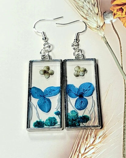 Boucle d’oreille Blue Pansies Real Flower Dangle, Pendentif de fleurs sauvages bleu de mer vivace préservé, bijoux floraux pressés, bijoux de feuillage délicat