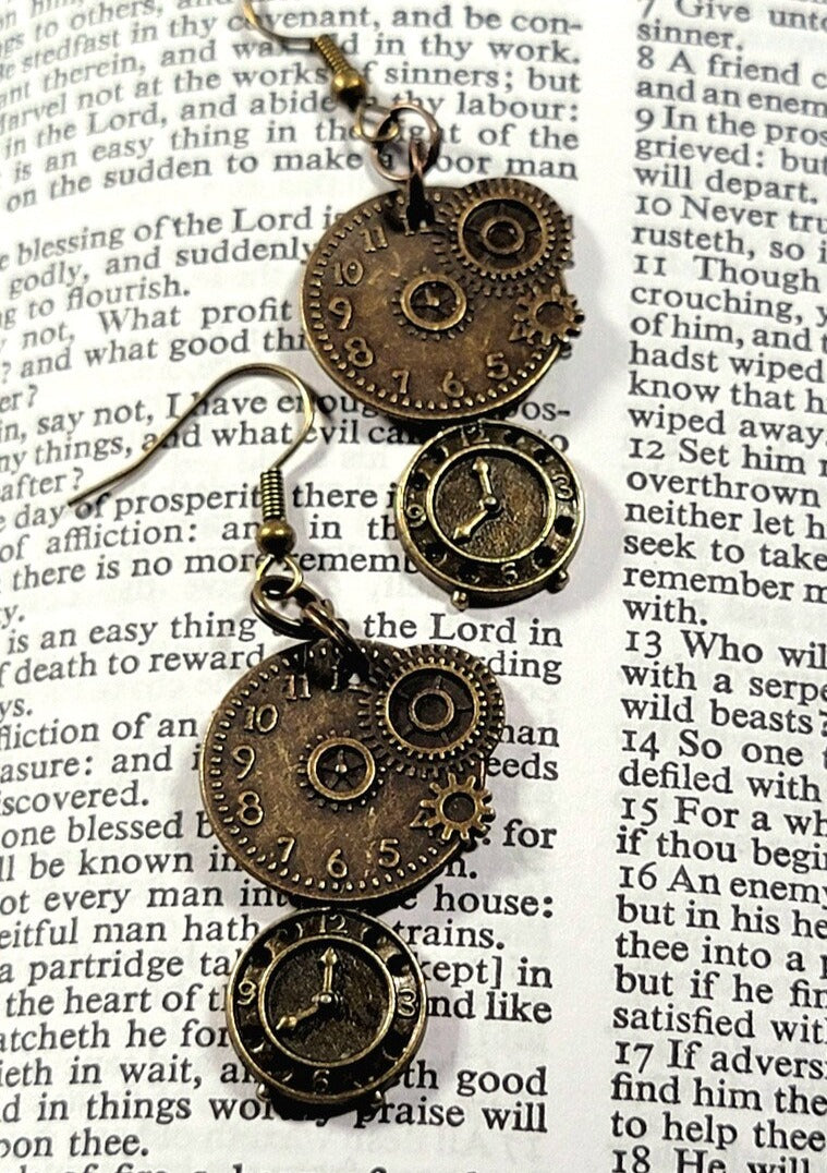 Victorian-Themed Steampunk Earrings, Dangle for Cosplay & Costume Parties, Handmade Unique Jewelry, Retro Industrial Design, Bold and Edgy, Punk Jewelry