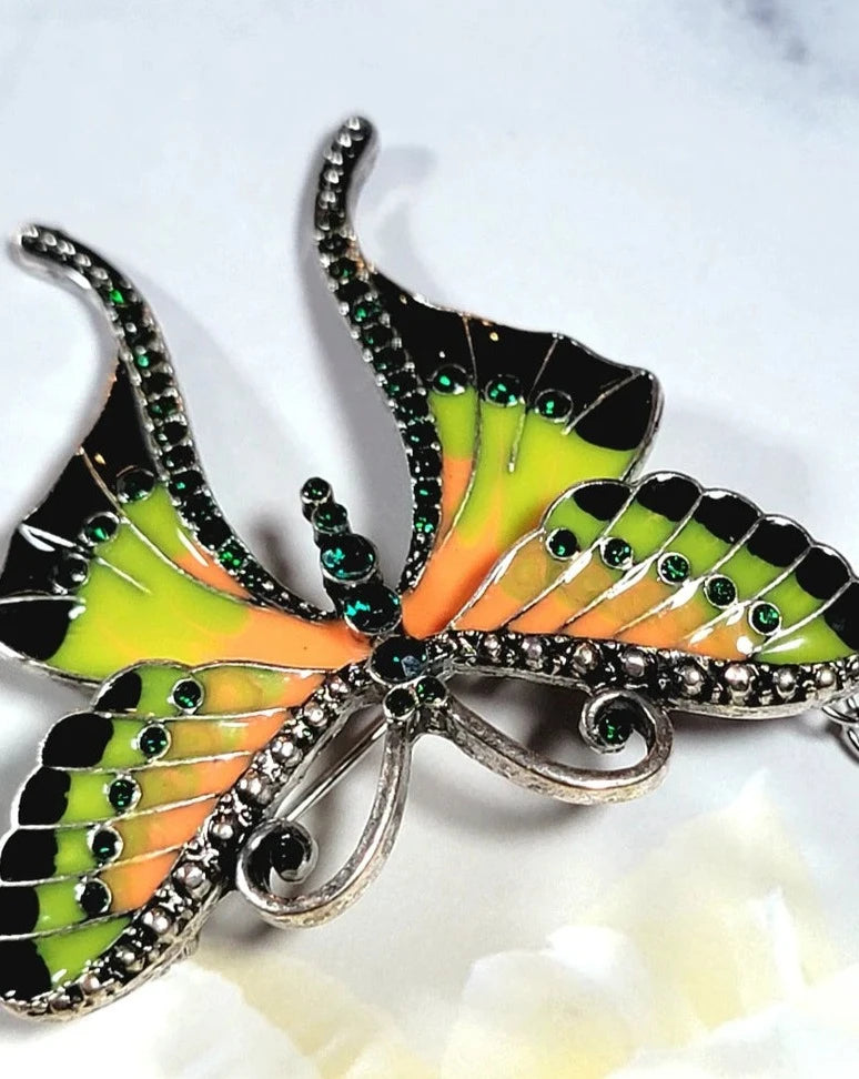 Delicado combo de broche y collar de mariposa, colgante verde lima, accesorio versátil inspirado en la naturaleza, joyas con múltiples opciones de uso