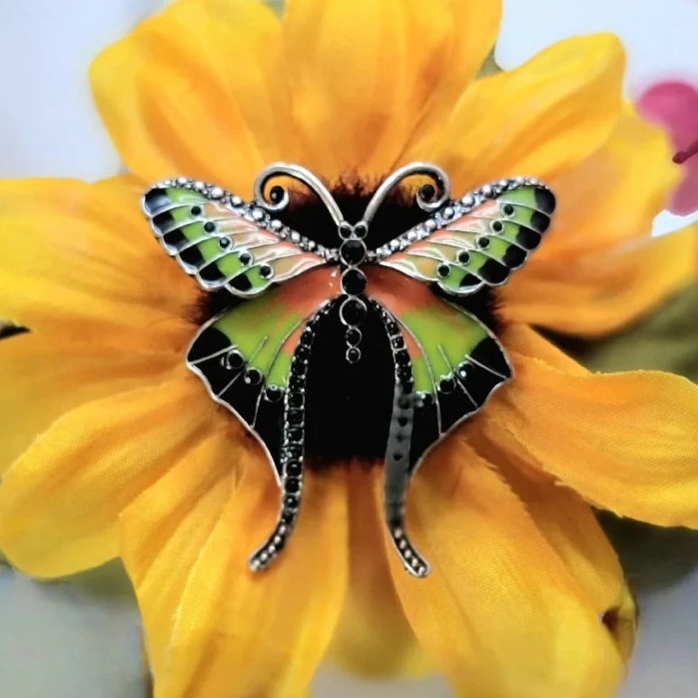 Delicado combo de broche y collar de mariposa, colgante verde lima, accesorio versátil inspirado en la naturaleza, joyas con múltiples opciones de uso