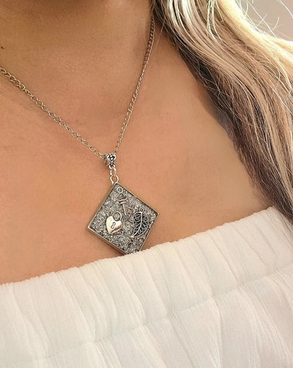 Clé mystique du collier en argent du cœur, bijoux en feuille en filigrane, pendentif sur le thème de l’amour, design intemporel, déclaration romantique unique sentimentale