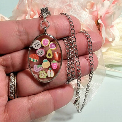 Collier de mélange de fruits d’été, pendentif de style tropical, mode printanière juteuse, charme d’été vibrant, bijoux de printemps, accessoire incontournable