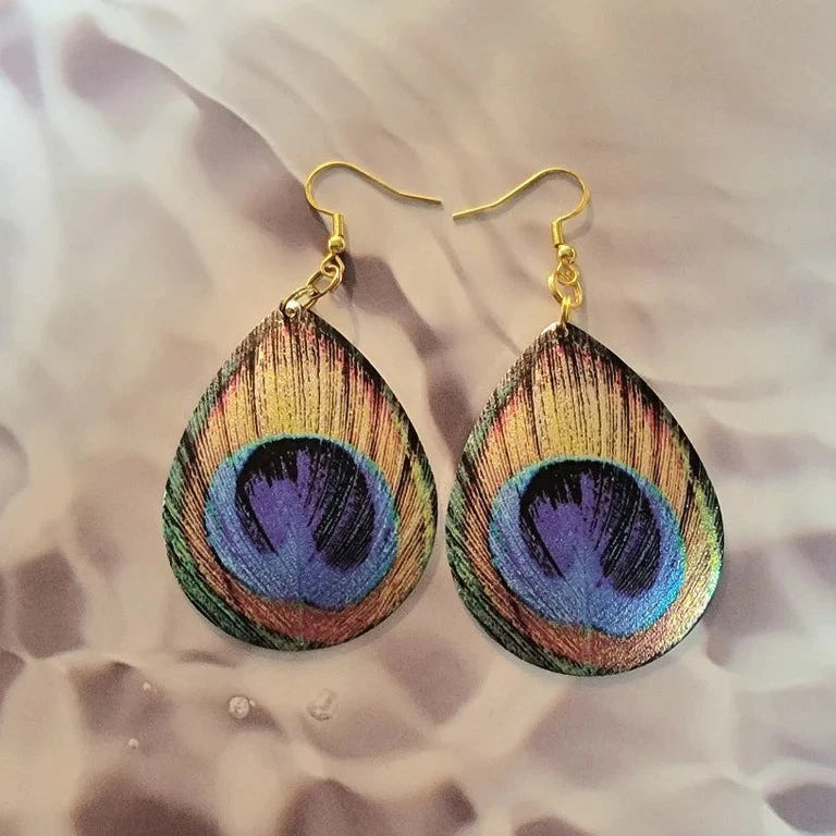 Boucles d'oreilles pendantes en forme de larme de paon pour femmes confiantes, bijou audacieux, pendentif coloré éblouissant, parfait pour les soirées élégantes