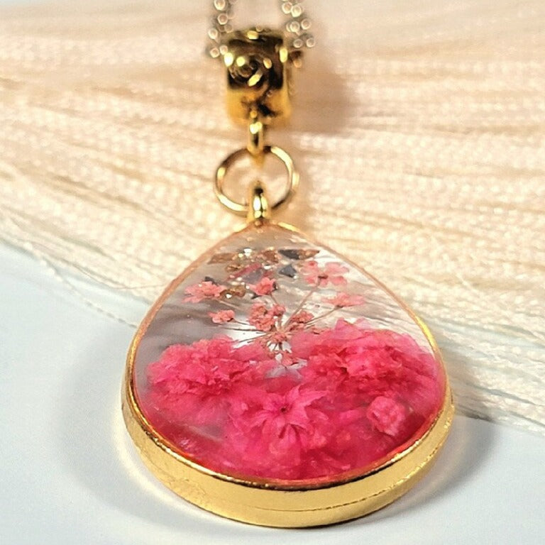 Colgante de flores minimalista, joyería floral real conservada, diseño delicado y simple, collar hecho a mano, flor prensada de belleza rústica