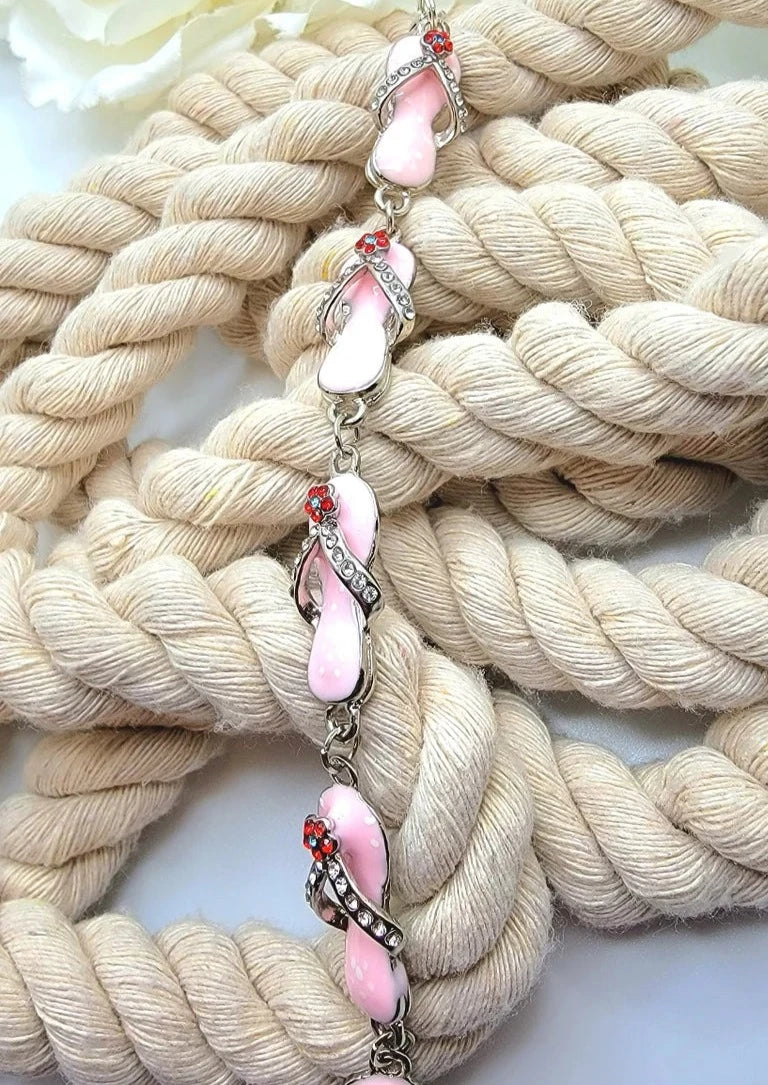 Bracelet perlé tongs roses, charme sur le thème de l’été, bijoux fantaisistes embrassés par le soleil, accessoire de poignet mémoire de vacances, élégant sur le thème de la plage