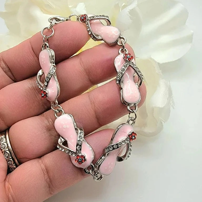 Bracelet perlé tongs roses, charme sur le thème de l’été, bijoux fantaisistes embrassés par le soleil, accessoire de poignet mémoire de vacances, élégant sur le thème de la plage