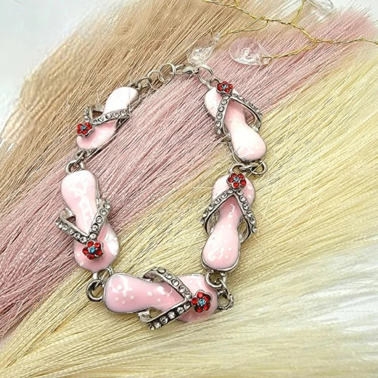 Bracelet perlé tongs roses, charme sur le thème de l’été, bijoux fantaisistes embrassés par le soleil, accessoire de poignet mémoire de vacances, élégant sur le thème de la plage