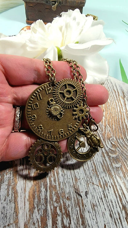 Collar Steampunk de reloj grande, colgante de engranaje de rueda de oro antiguo, joyería industrial para hombres hecha a mano, joyería de engranajes, accesorio minimalista