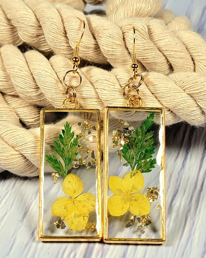 Boucle d’oreille pendante de fleur de pensée jaune faite à la main, pendentif de fleurs sauvages vivaces, bijoux floraux pressés, bijoux de jardin délicats, inspirés de la nature