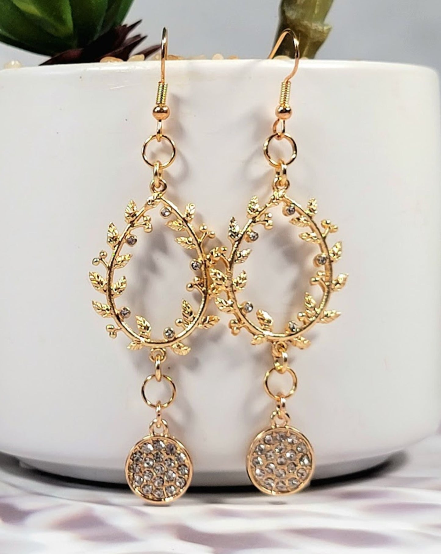 Elegant Teardrop-Shaped Golden Wreath Earring, Sophisticated Dangle