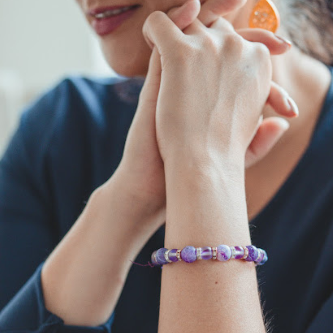 Pulsera curativa de ágata púrpura, joyería de cristal de piedra lunar, accesorio único hecho a mano para mujer, equilibrio y relajación, versatilidad glamorosa