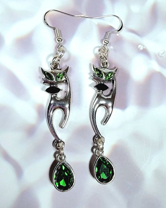 Cautivador accesorio felino de ojos verdes, pendientes atemporales de diseño de gato siamés, joyería para gatitos, colgante de temática vintage, gota de plata antigua