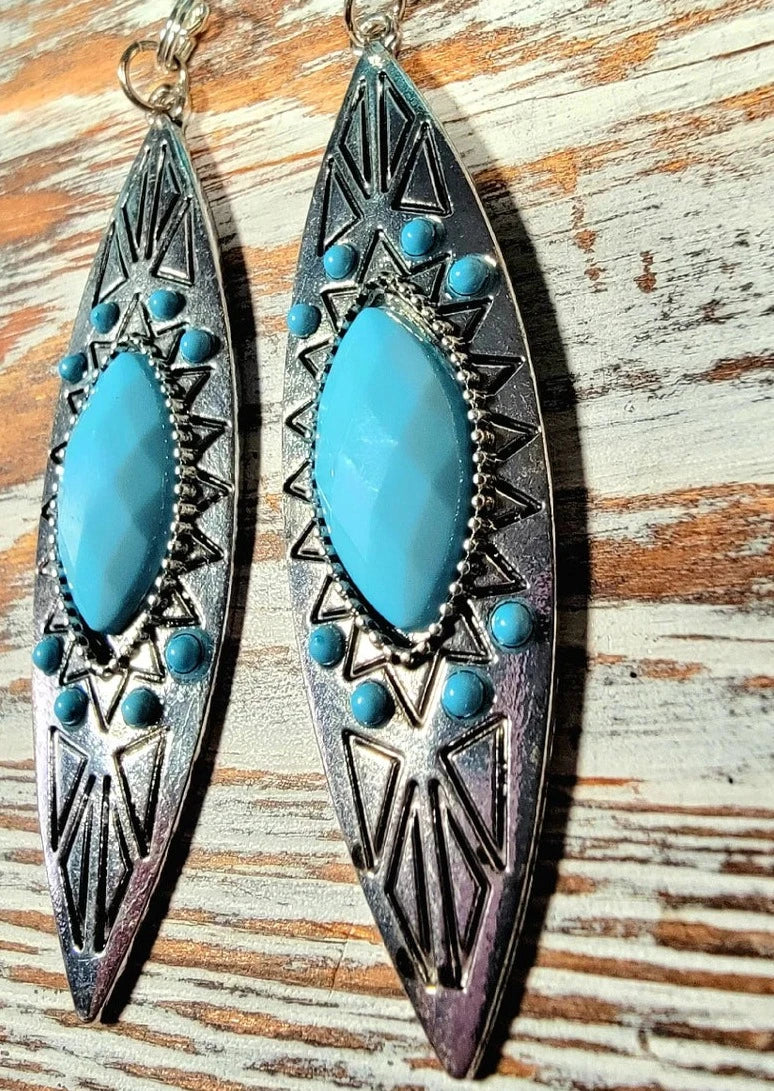 Boucle d’oreille en pierre gravée fausse turquoise, pendentif de style Boho, longue goutte élégante, accessoire Boho Chic moderne, goutte fascinante inspirée de la nature