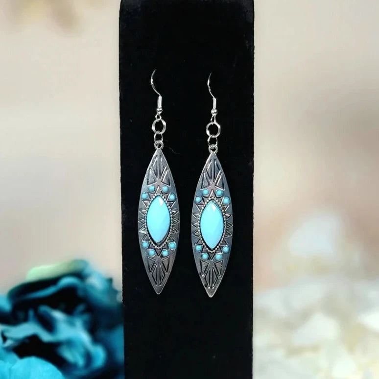 Boucle d’oreille en pierre gravée fausse turquoise, pendentif de style Boho, longue goutte élégante, accessoire Boho Chic moderne, goutte fascinante inspirée de la nature