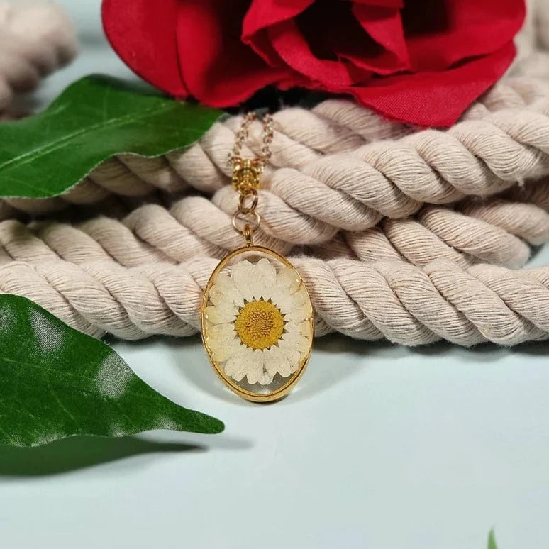 Collier de marguerite blanche préservée, pendentif de vraie fleur, charme floral pressé en résine, design floral intemporel unique, cadeau pour les amoureux de la nature