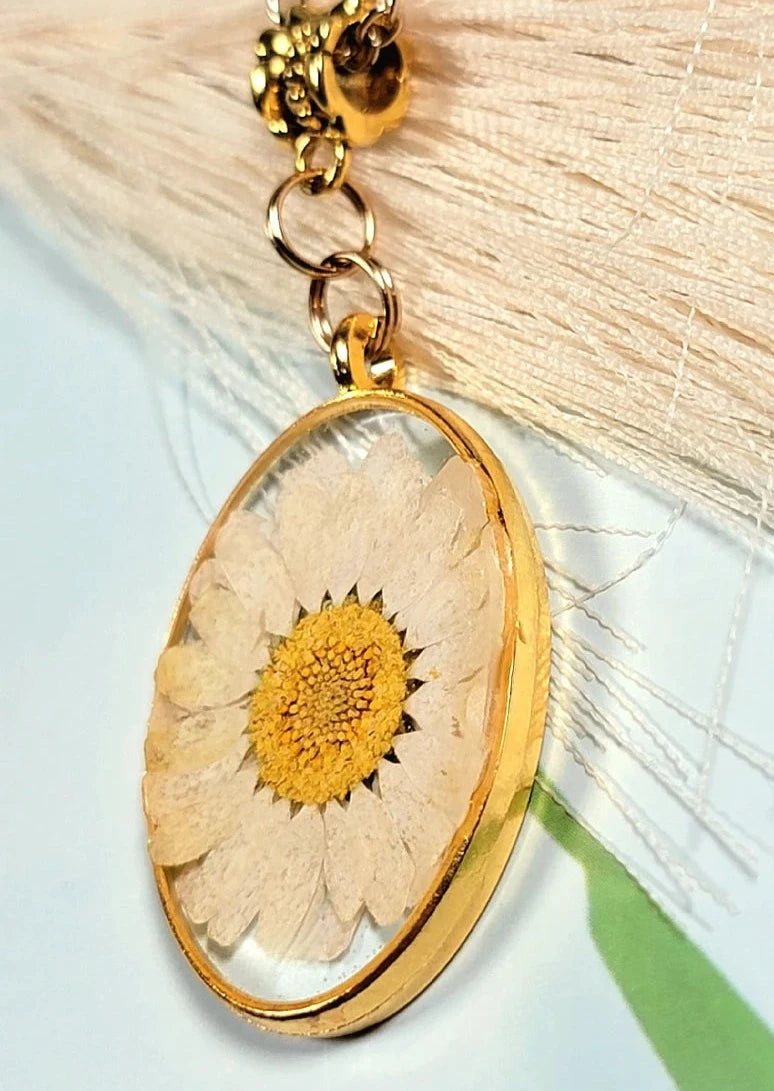 Preserved White Daisy Necklace, Real Flower Pendant, Resin Pressed Floral Charm