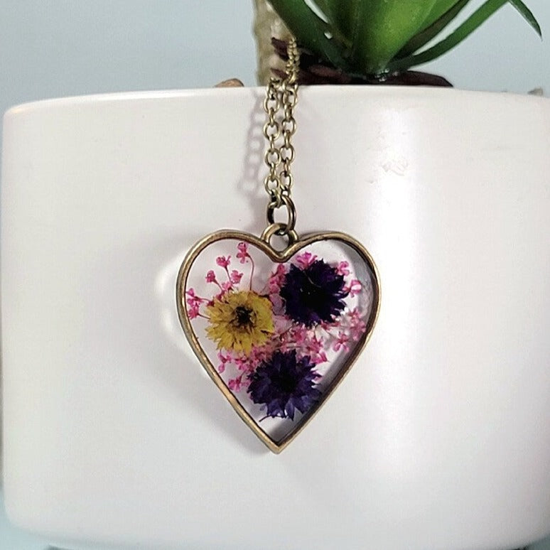 Collier de fleurs jaunes et violettes, bijoux d’art floral préservés, accessoire botanique fabriqué à la main, cadeau pour les amoureux de la nature, accessoire botanique