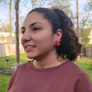 Pendientes de arcilla floral de tono coral, accesorio inspirado en la isla tropical, joyería hawaiana, colgante de boda en el jardín, amantes de la moda de regalos exquisitos