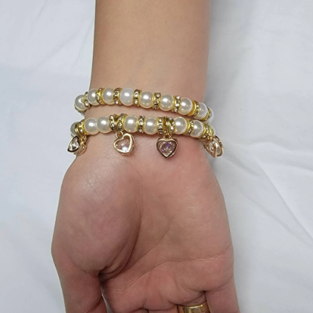 Ensemble de bracelets élégants en fausses perles et cœur, accessoire de poignet éblouissant avec breloques réfléchissantes, pièces de bijoux intemporelles pour les événements formels