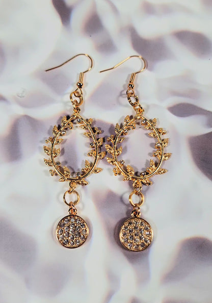 Elegant Teardrop-Shaped Golden Wreath Earring, Sophisticated Dangle