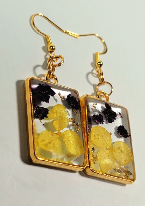 Boucle d’oreille pétales jaunes et bourgeons violets, pendentif floral naturellement pressé, vraie fleur séchée, beauté naturelle, bijoux printaniers, bijoutier lumineux