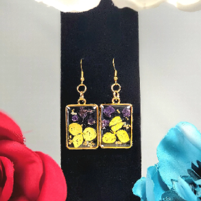 Boucle d’oreille pétales jaunes et bourgeons violets, pendentif floral naturellement pressé, vraie fleur séchée, beauté naturelle, bijoux printaniers, bijoutier lumineux