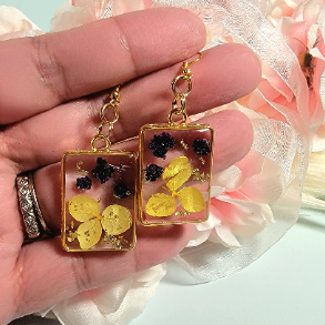 Boucle d’oreille pétales jaunes et bourgeons violets, pendentif floral naturellement pressé, vraie fleur séchée, beauté naturelle, bijoux printaniers, bijoutier lumineux