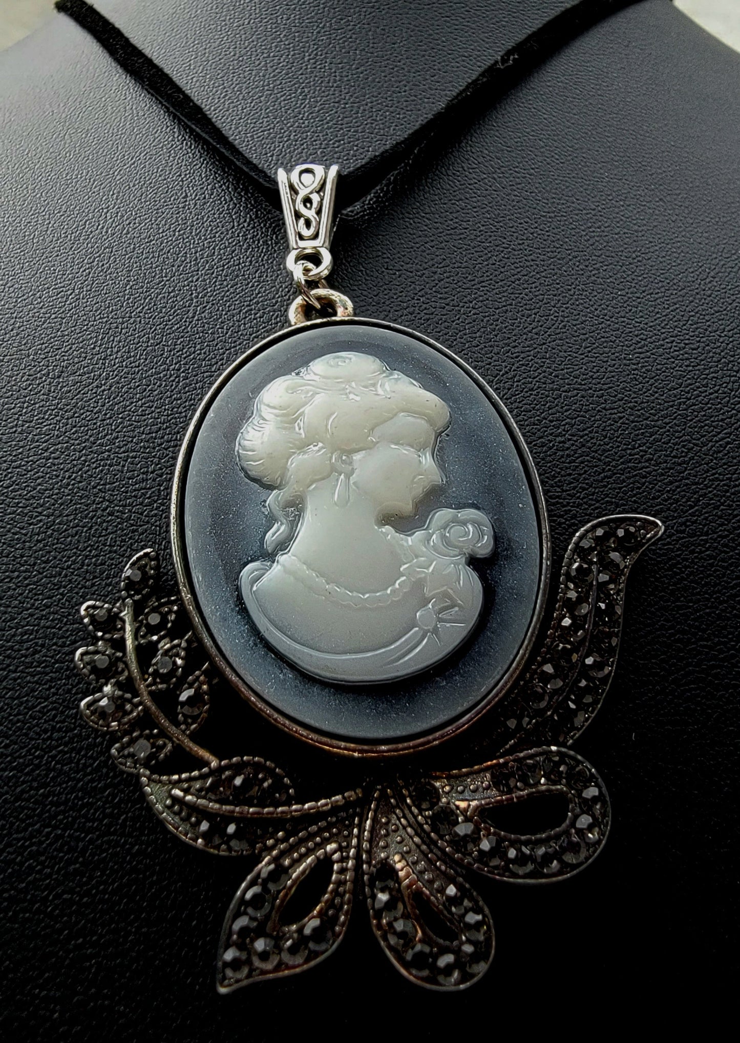 Vintage Themed Victorian Cameo Necklace, Silhouette Lady Pendant, Elegant Accessory, Formal Evening Jewelry, Luxury Chic, Stylish Fashionista Gift