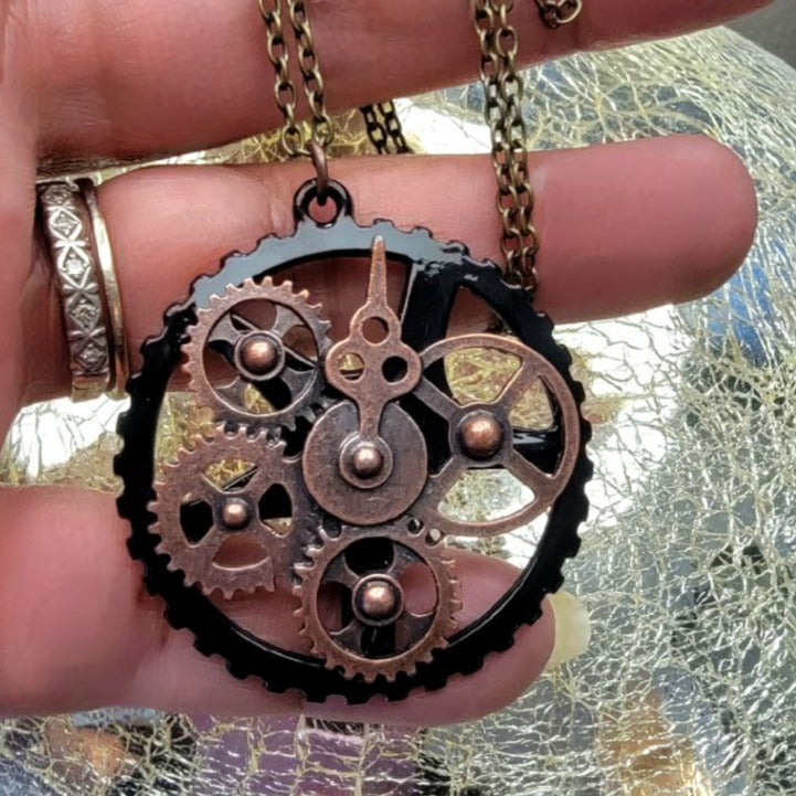 Pieza de moda de elegancia industrial, colgante victoriano de inspiración vintage, collar de engranajes intrincados Steampunk, fusión única de arte y tecnología