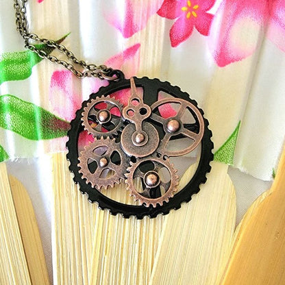 Pièce de mode d’élégance industrielle, pendentif victorien d’inspiration vintage, collier d’engrenage complexe Steampunk, fusion unique de l’art et de la technologie