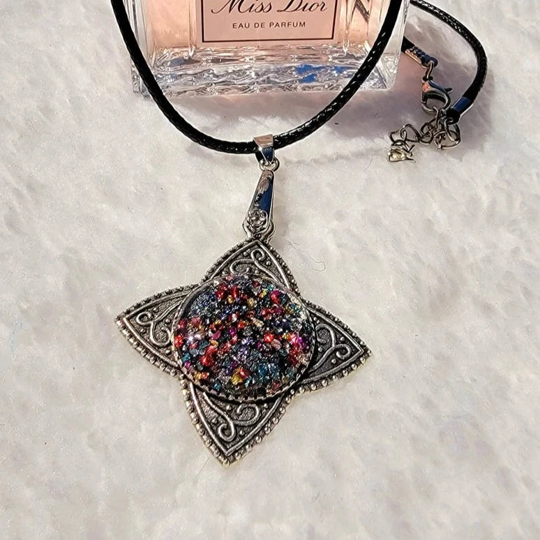 Collier pendentif étoile céleste argenté en verre brisé multicolore, bijoux multicolores de style antique, charme mystique unique