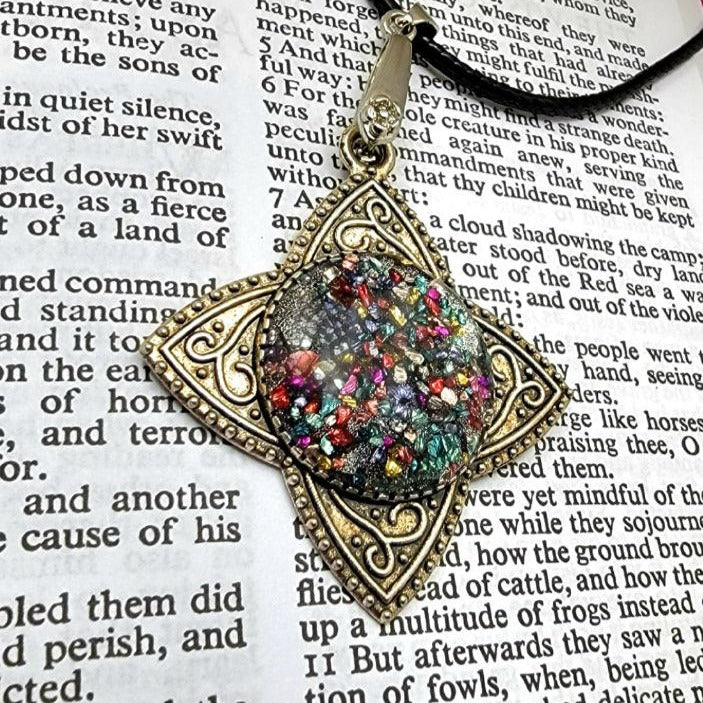 Collier pendentif étoile céleste argenté en verre brisé multicolore, bijoux multicolores de style antique, charme mystique unique