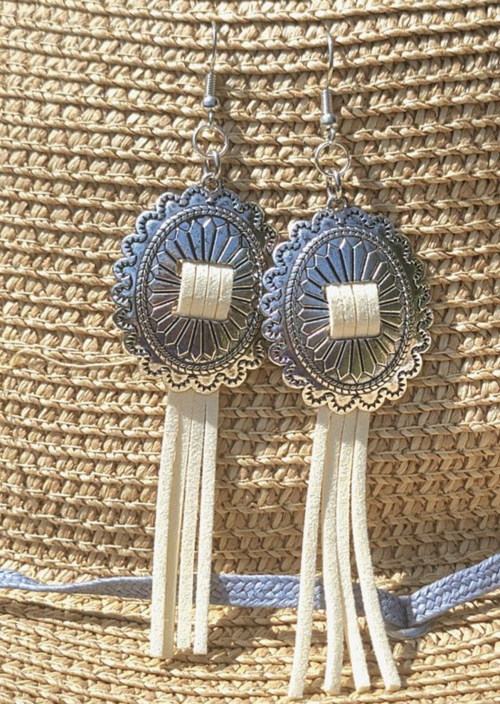 Pendentif Concho en argent antique, boucle d’oreille à pompon de couleur ivoire, longue goutte blanche, bijoux ethniques, bijoux de style vintage, style Boho