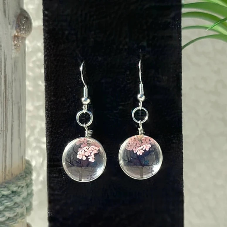 Pendientes de flores rosas suaves, regalos románticos, joyería botánica, amante de la naturaleza, accesorio Boho Chic, árbol de la vida, belleza atemporal de la naturaleza