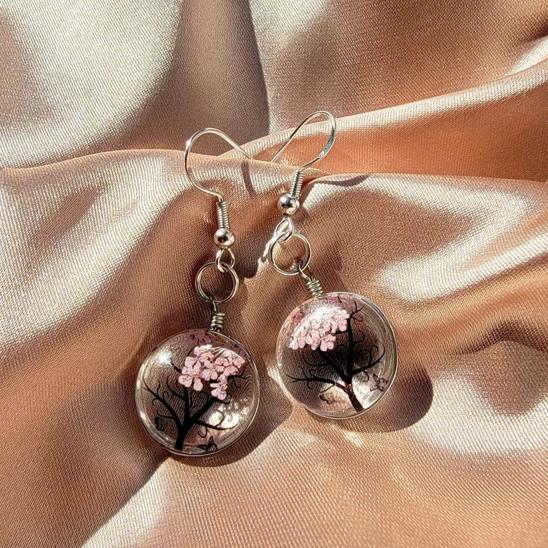 Pendientes de flores rosas suaves, regalos románticos, joyería botánica, amante de la naturaleza, accesorio Boho Chic, árbol de la vida, belleza atemporal de la naturaleza