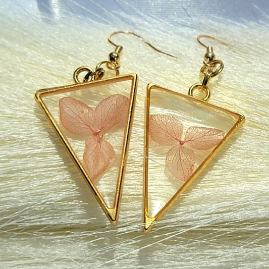 Pendientes de flores de color rosa bebé, arte de resina, joyería de flores secas, joyería de verano, accesorios ecológicos, ropa boho chic, tema botánico