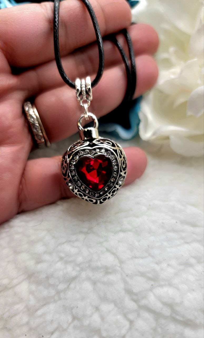 Blood-Red Heart Shaped Necklace, Elegant Queen of Hearts Charm