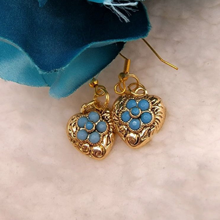 Flor de cuentas azules, pendiente en forma de corazón, joyería romántica, joyería elegante única, accesorio romántico atemporal, elegante gota temática vintage