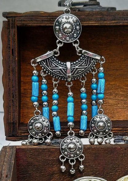 Collar de cuentas azules y borlas de plata, diseño inspirado en los nativos americanos, joyería boho chic única, estilo tradicional, moda étnica