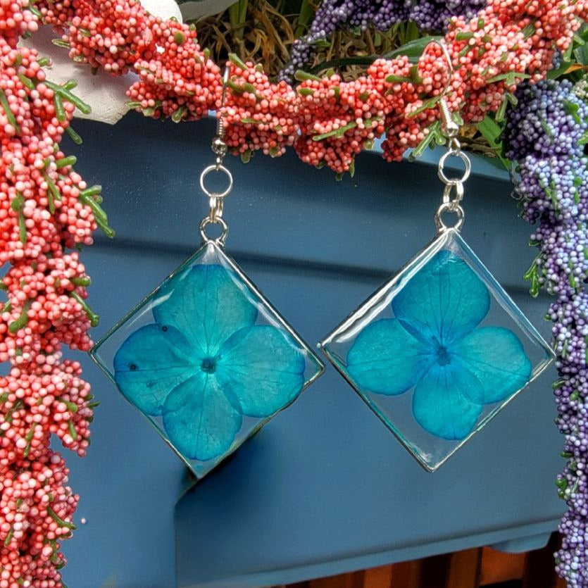 Elegant Nature-Inspired Real Blue Hydrangea Petal Flower Earring, Preserved Botanical Dangle