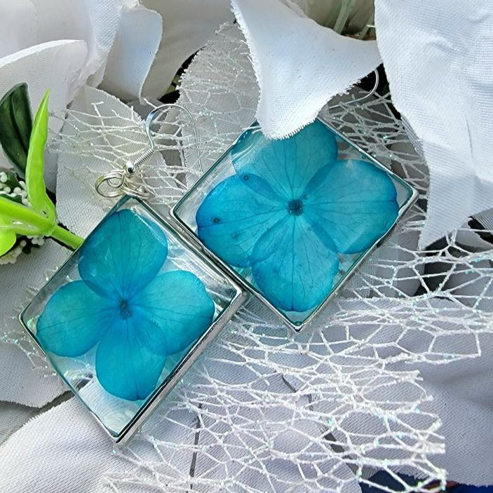 Elegant Nature-Inspired Real Blue Hydrangea Petal Flower Earring, Preserved Botanical Dangle